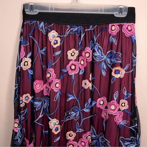 Small LuLaRoe Black Mesh Floral Colorful Embroidery Skirt Elastic Waistband - Picture 6 of 12